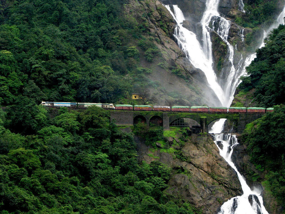 1478855698_train_crossing_waterfalls_dudhsagar_falls